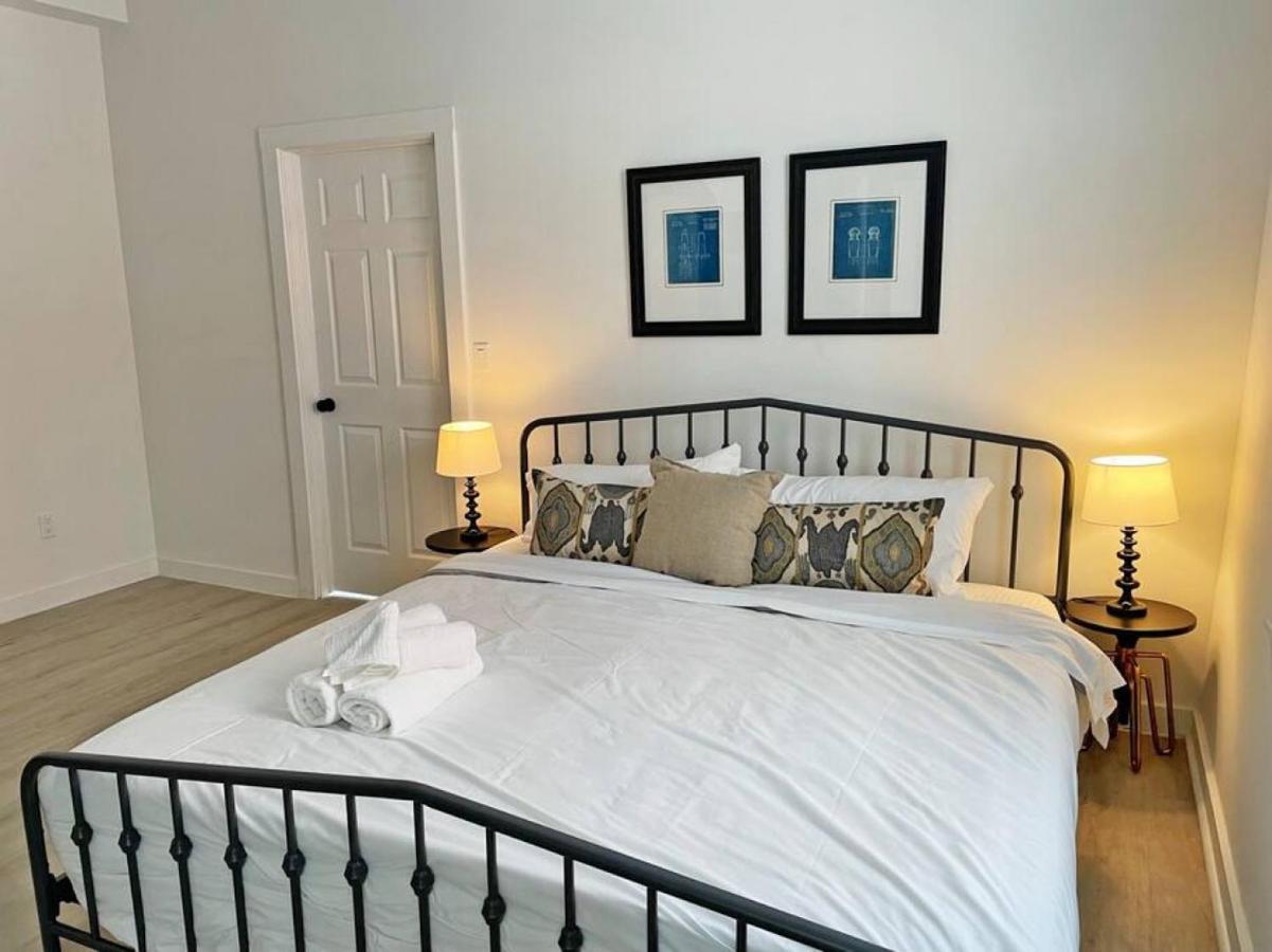 Walk Everywhere From Stunning Remodel In Otr Holiday home
