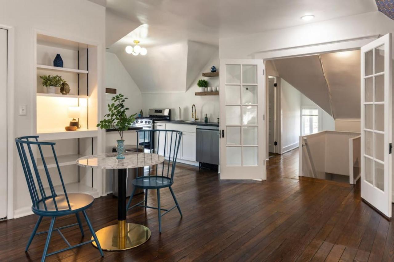 Spacious Locale Apartment *