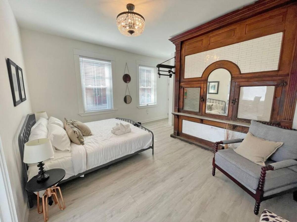 Holiday home Full Building Huge Downtown Retreat Walkable To Everything