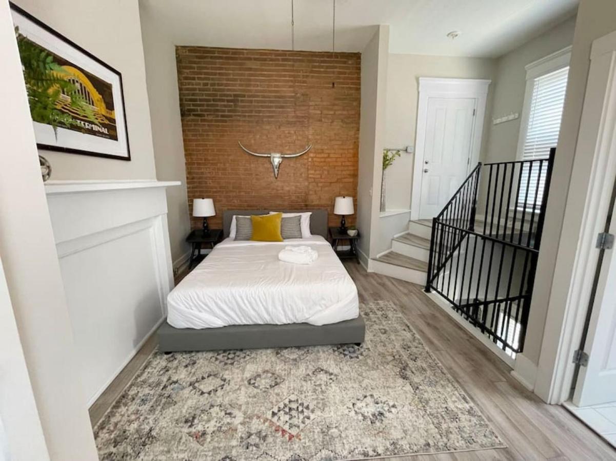 Quiet 1-bedroom Loft Near Entertainment District *