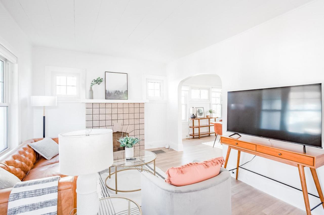 Mid-century Modern 2b Oakley With Fenced Yard And Offstreet Parking Holiday home Cincinnati