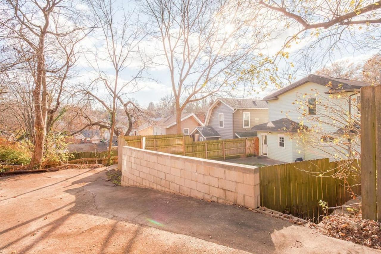 Mid-century Modern 2b Oakley With Fenced Yard And Offstreet Parking Holiday home