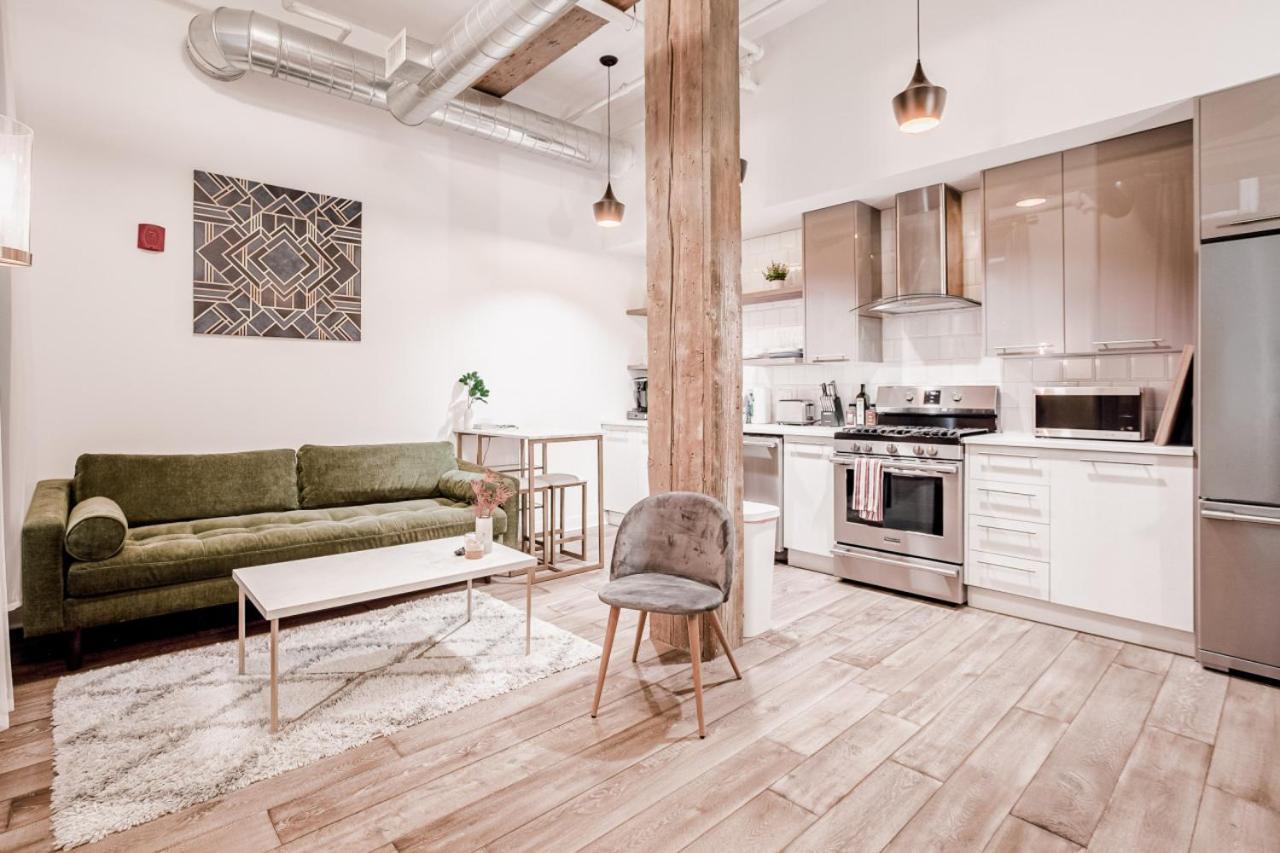 Art Deco 1000sqft Downtown With Gated Parking Holiday home *