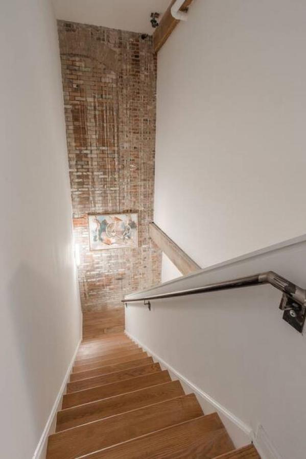 Art Deco 1000sqft Downtown With Gated Parking