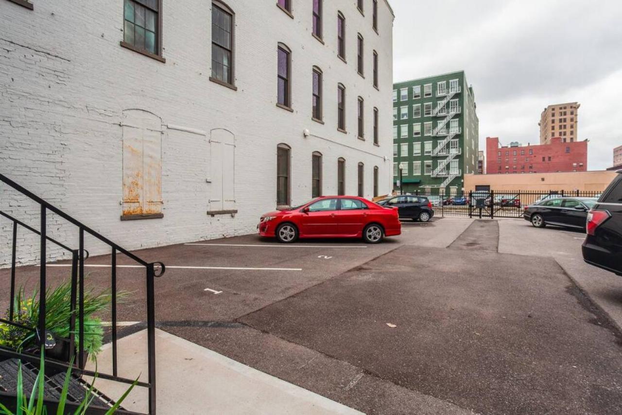 Holiday home Art Deco 1000sqft Downtown With Gated Parking *