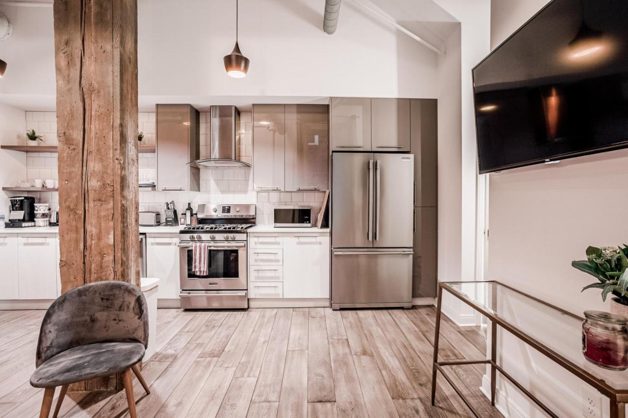 Art Deco 1000sqft Downtown With Gated Parking Holiday home *