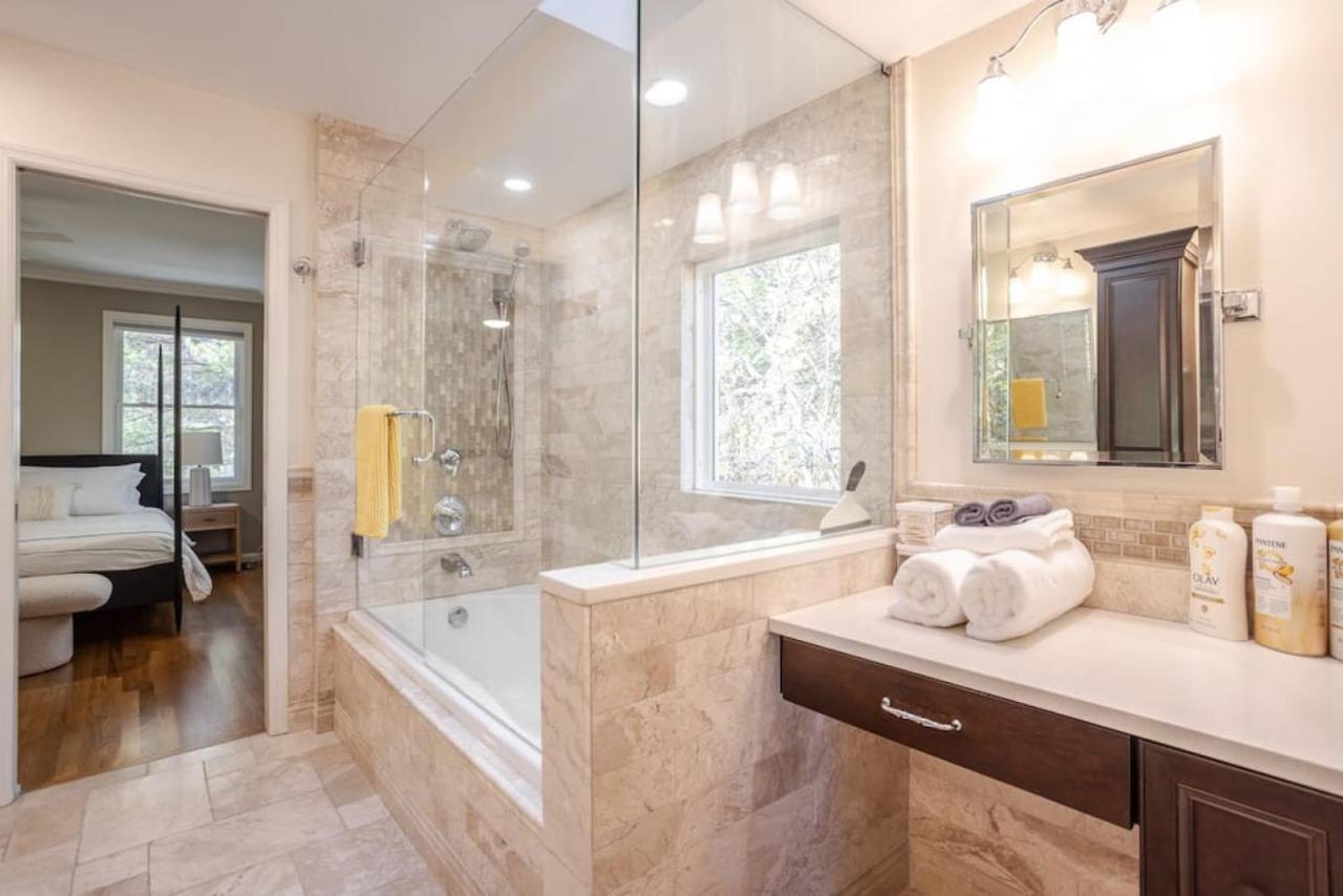Holiday home Private, Serene Mt Lookout 5b Retreat With Garage, Ev Charging