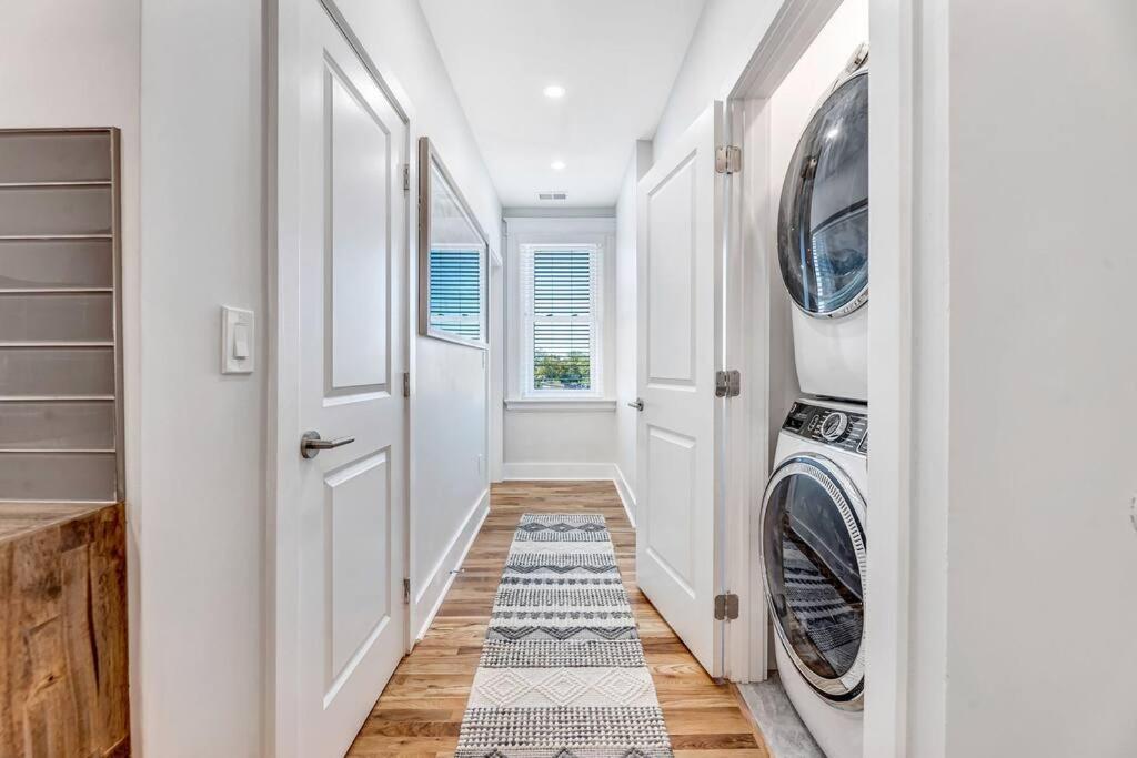 Apartment 3 Bdrm 3 Full Bath Tower View Walk Up *