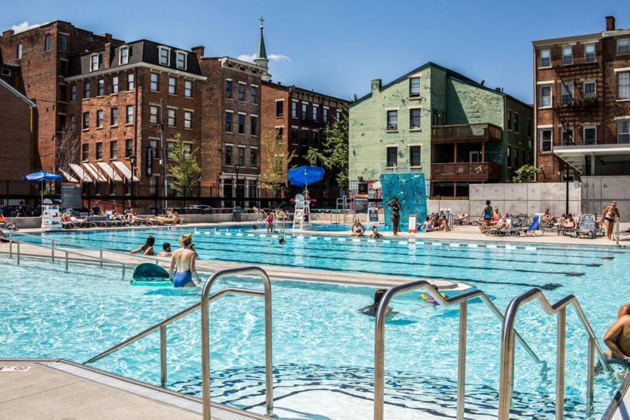 Cozy In Walkable Area Downtown With Parking *