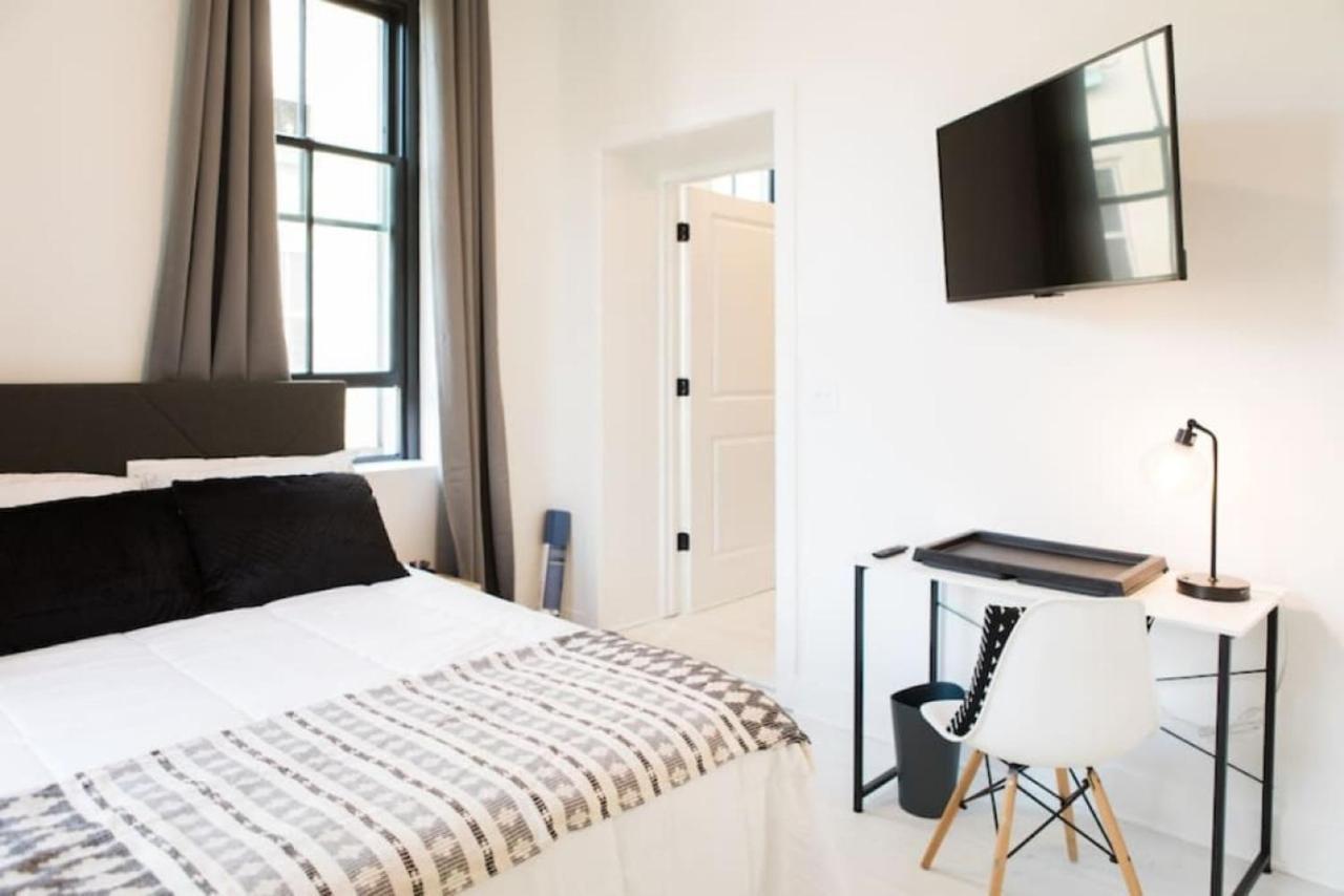 Lux Food Market House | Walk Everywhere Apartment *