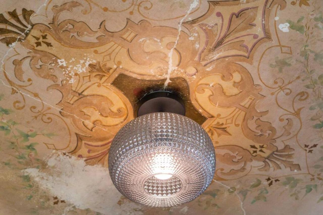 Parlor - Explore Otr And Dt From Restored 1894 Italianate Apartment *