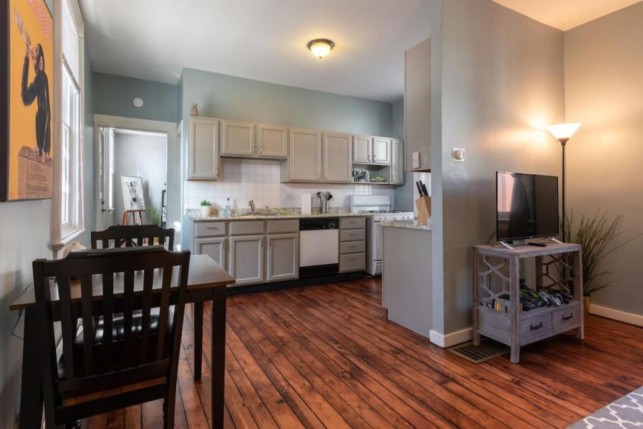 Cozy In Walkable Area Downtown With Parking Apartment *