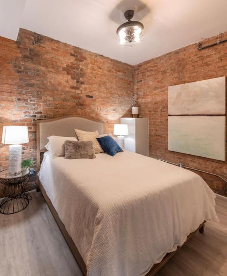 Parlor - Explore Otr And Dt From Restored 1894 Italianate Apartment *