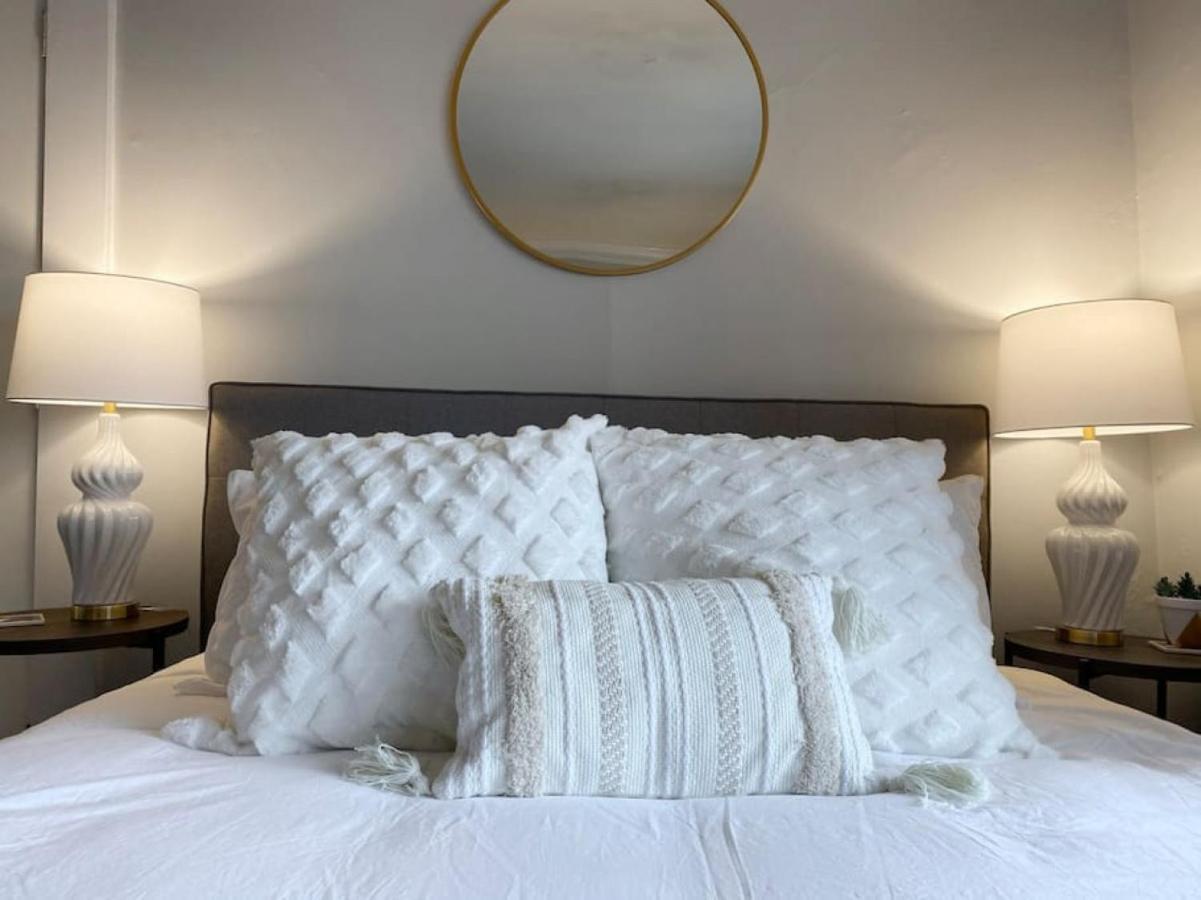 Explore Downtown And Mount Adams With River Views Holiday home