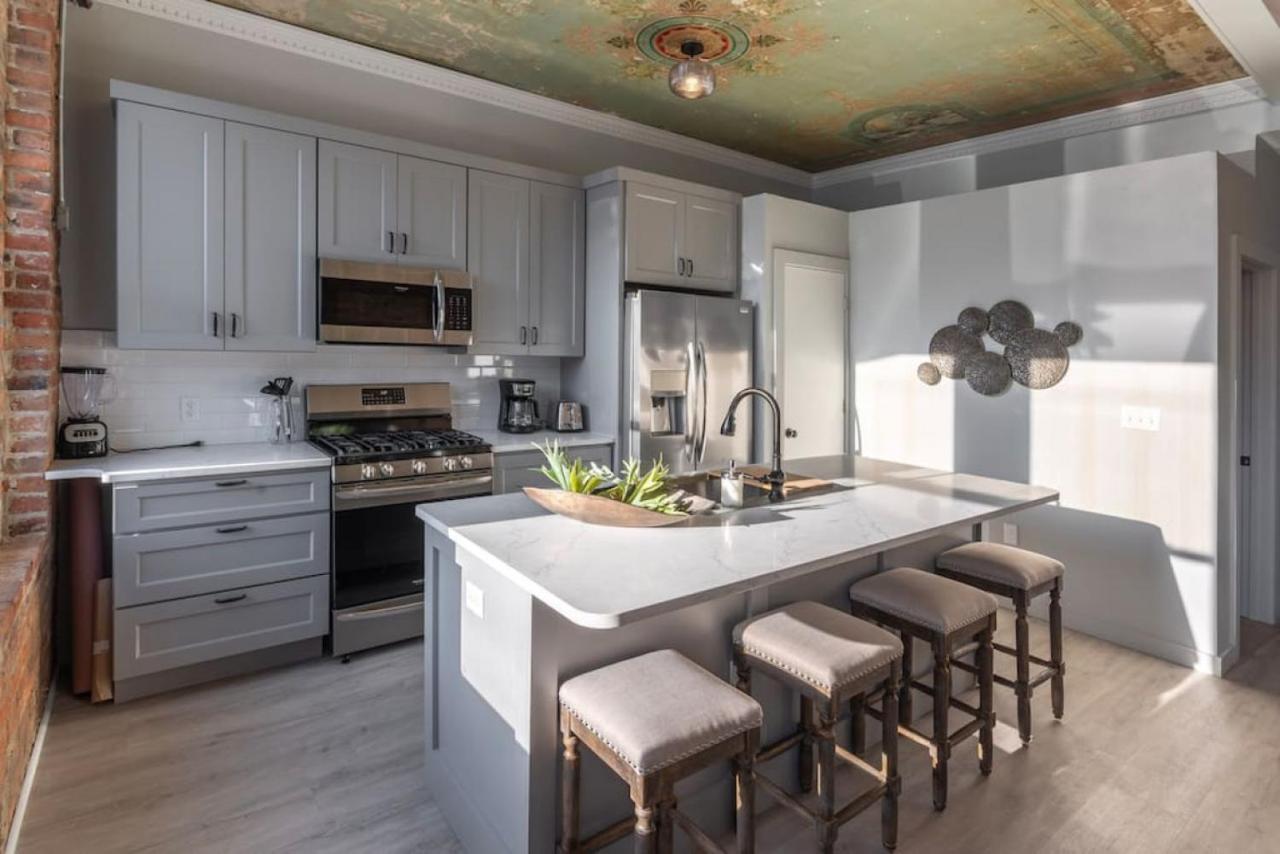 Parlor - Explore Otr And Dt From Restored 1894 Italianate