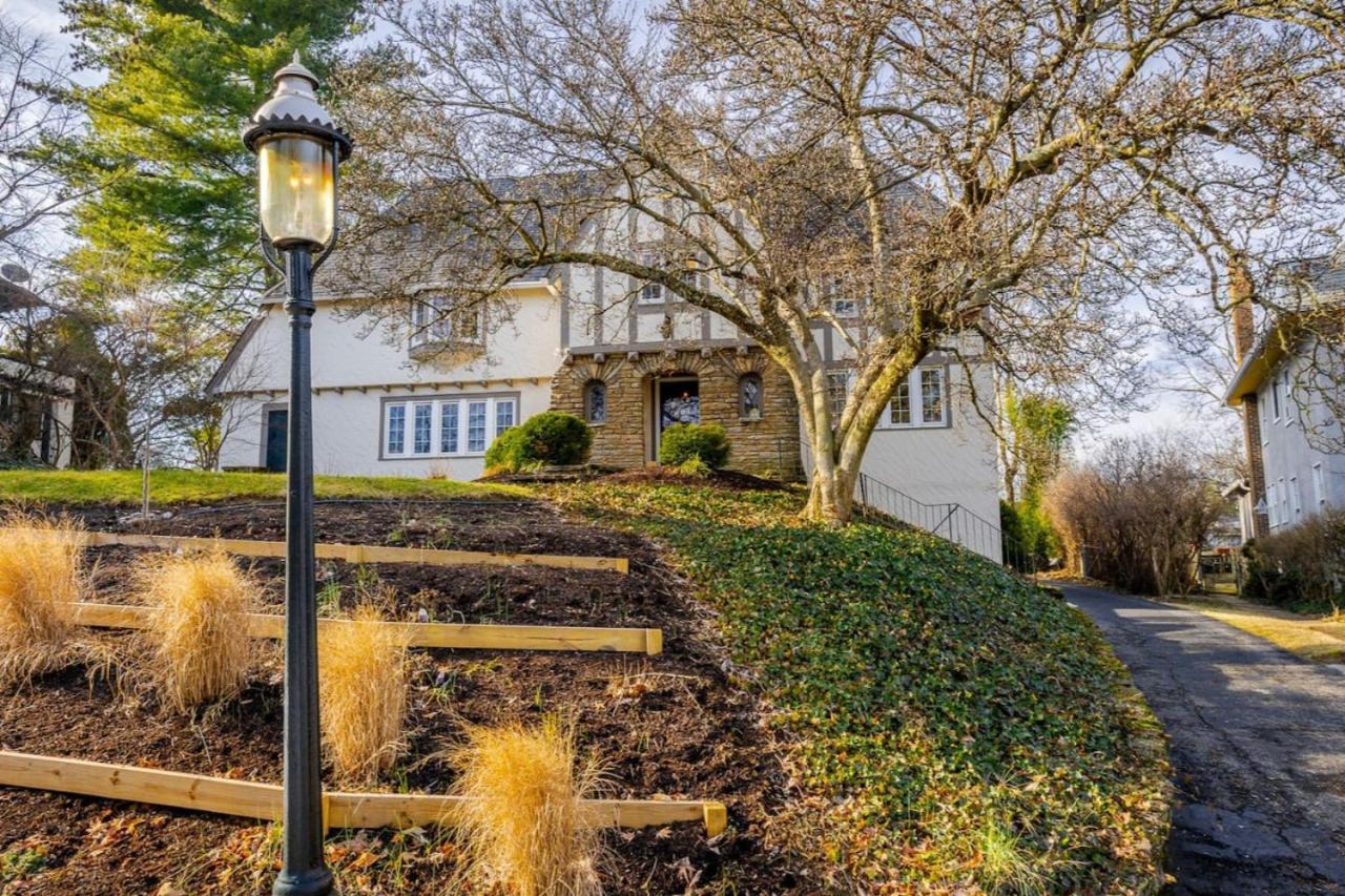 Avon Hills Quiet, 4b 1920s Tudor With Vintage Charms Holiday home