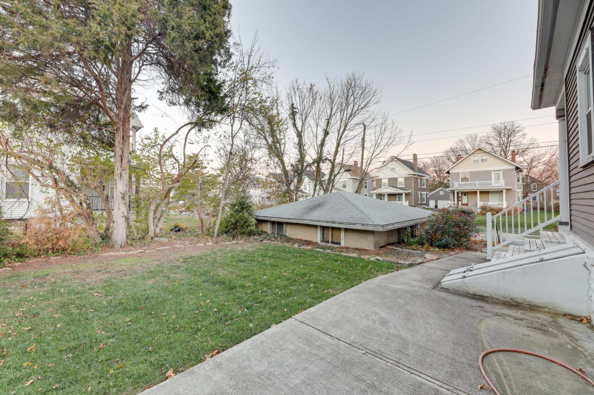 Holiday home Charming With Spacious Deck!
