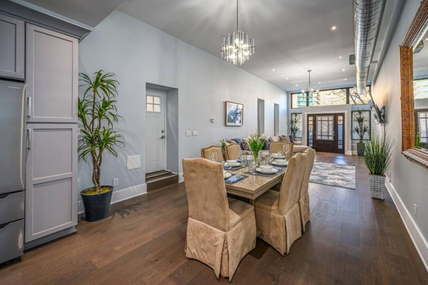 Holiday home Family And Friends Otr Luxury Downtown Otr Cincinnati