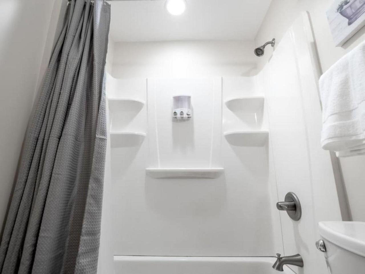 Spacious In Otr - Findlay Market Holiday home *