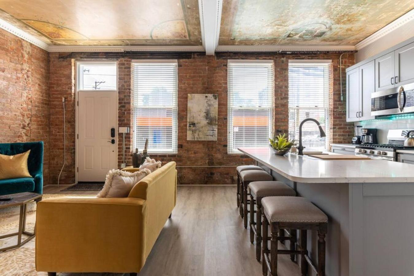 Entire Historic Building Sleeps 30 *
