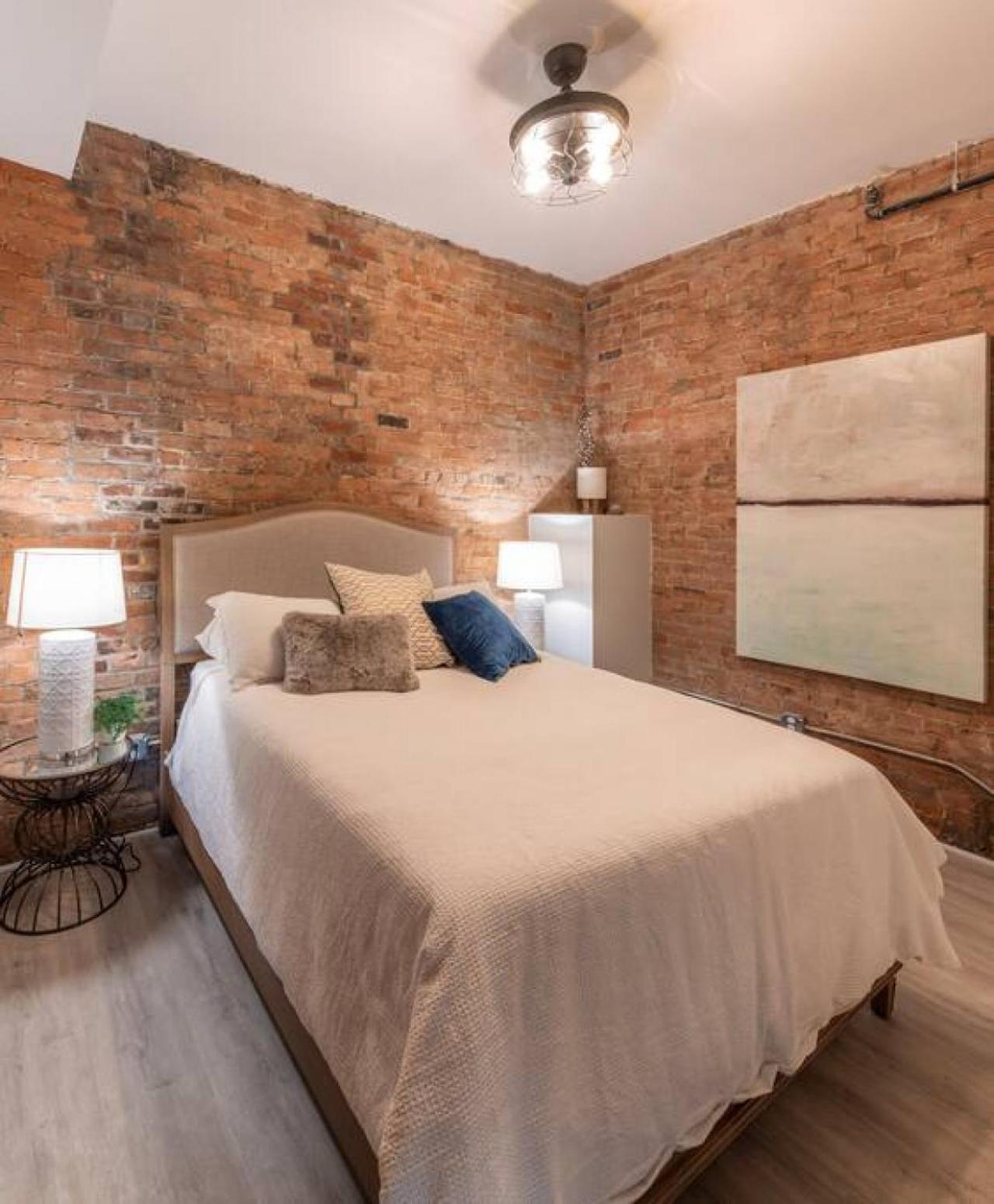 Apartment Entire Historic Building Sleeps 30 *