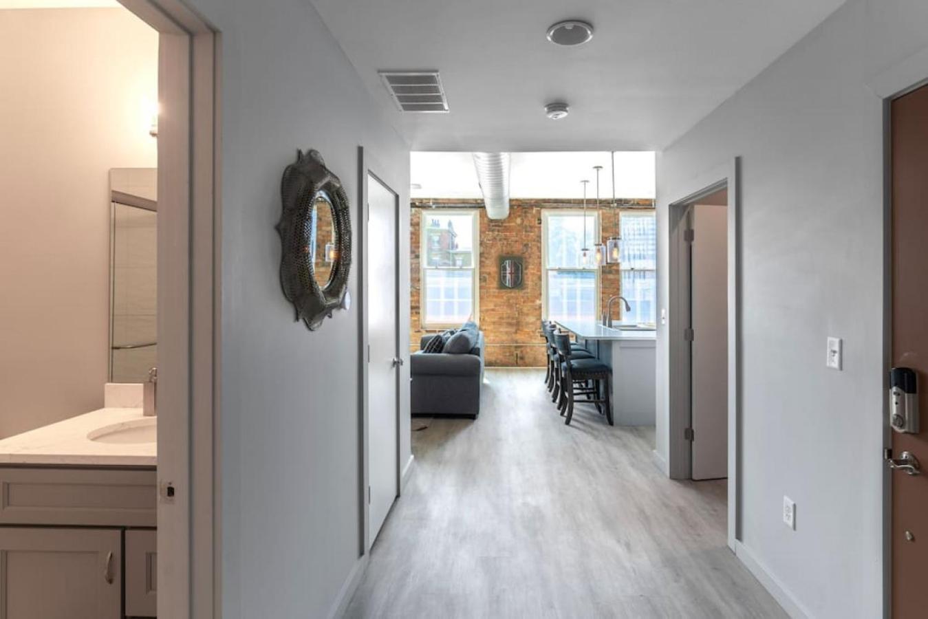 Entire Historic Building Sleeps 30 *