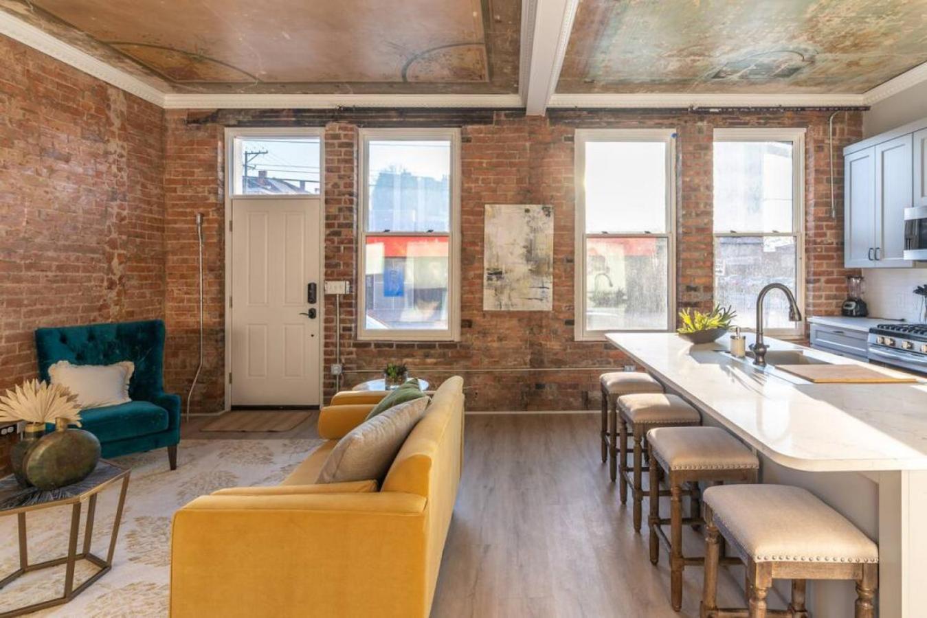 Entire Historic Building Sleeps 30 * Cincinnati