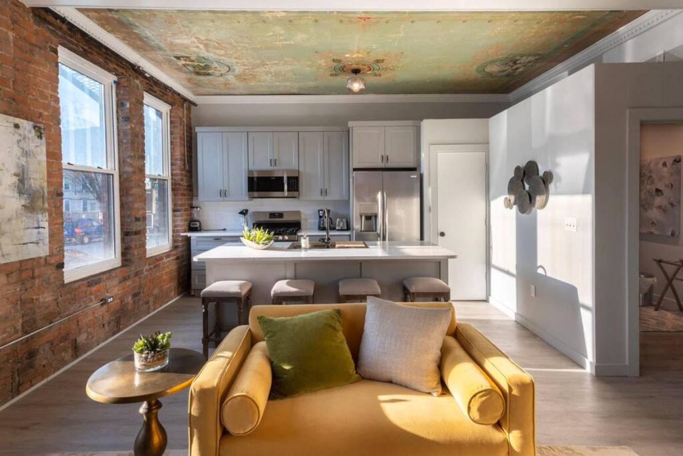 Entire Historic Building Sleeps 30 *