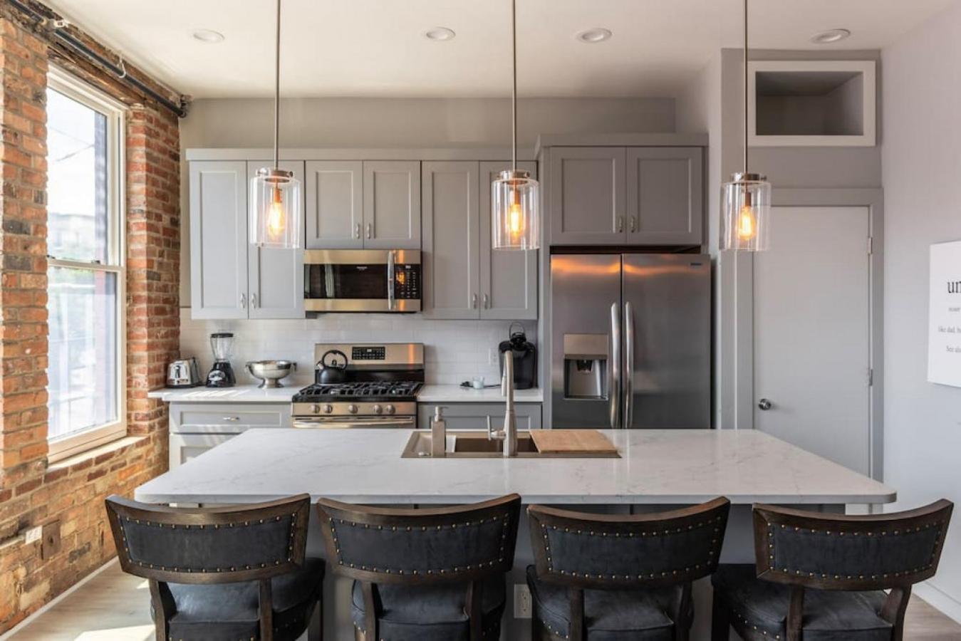 Entire Historic Building Sleeps 30 Apartment *