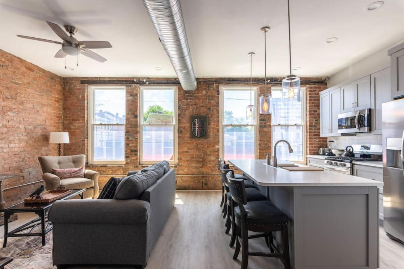 Apartment Entire Historic Building Sleeps 30
