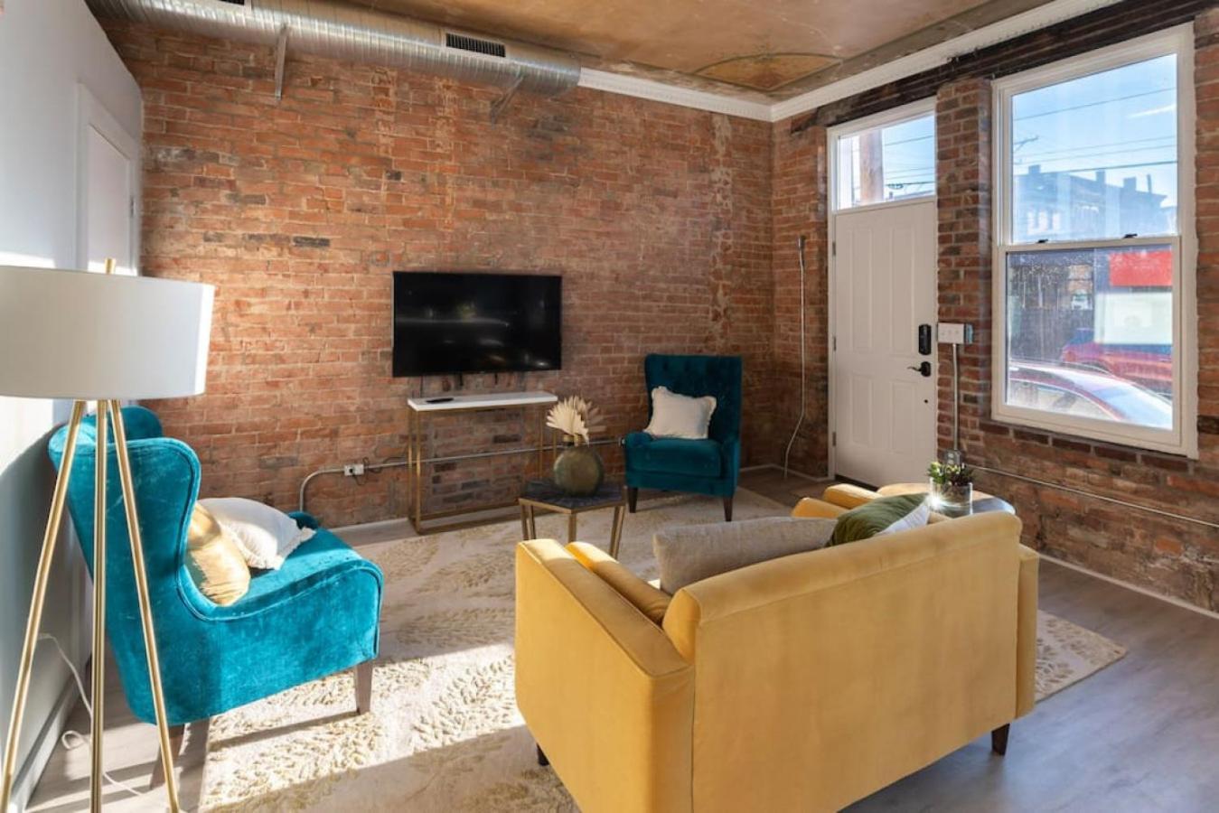 Entire Historic Building Sleeps 30 Apartment