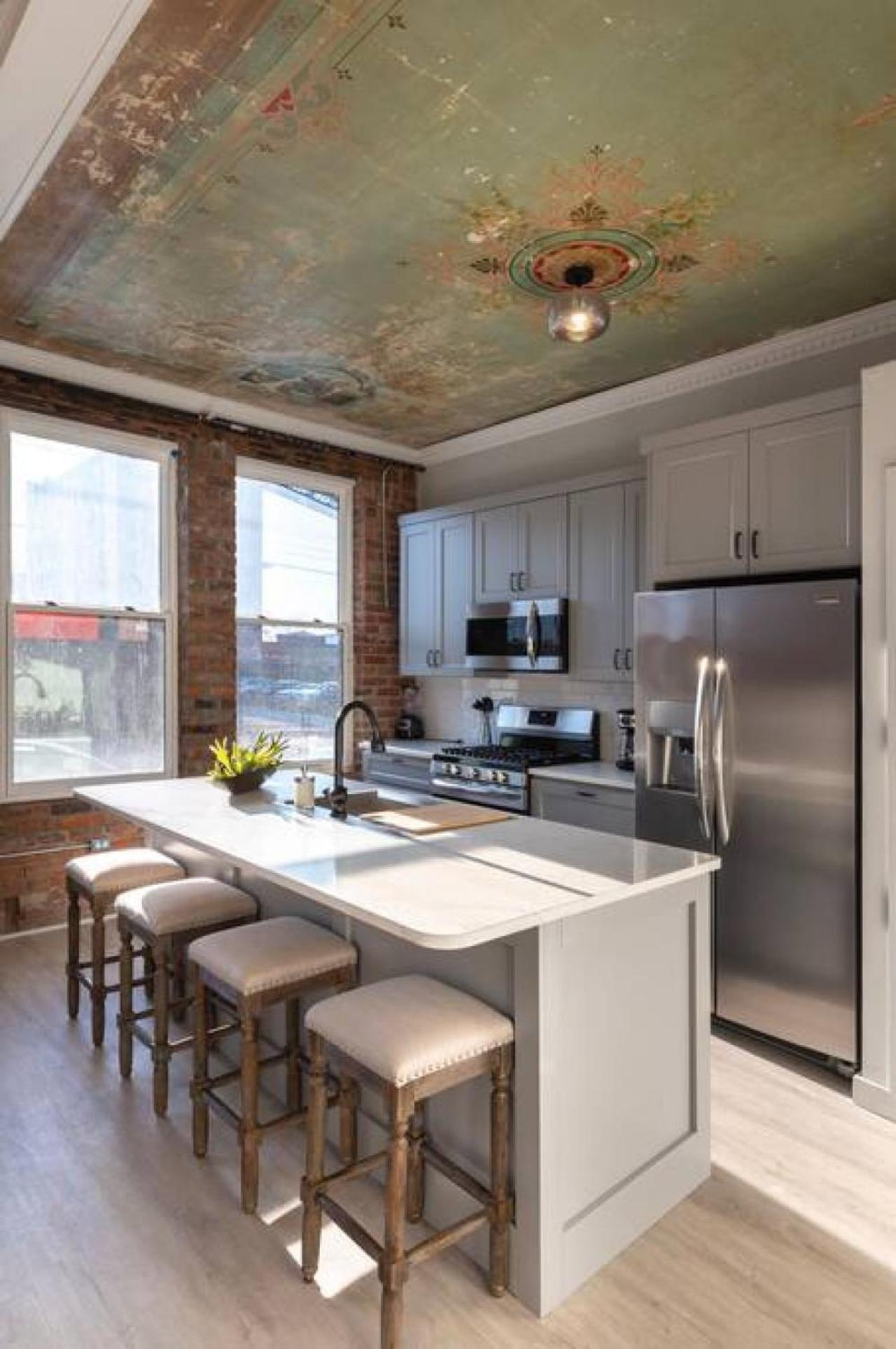 Entire Historic Building Sleeps 30 *