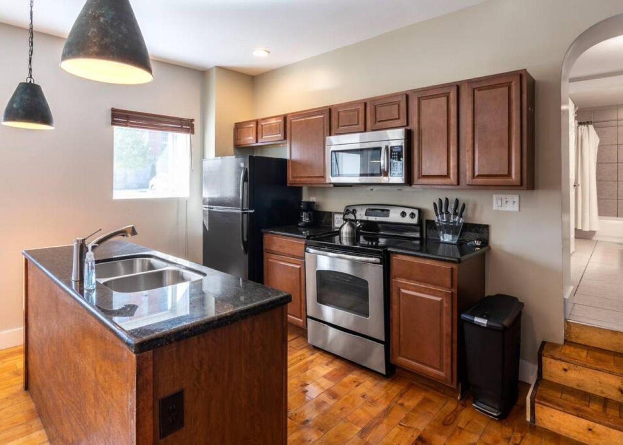 Broadway - Stunning Downtown Apartment *