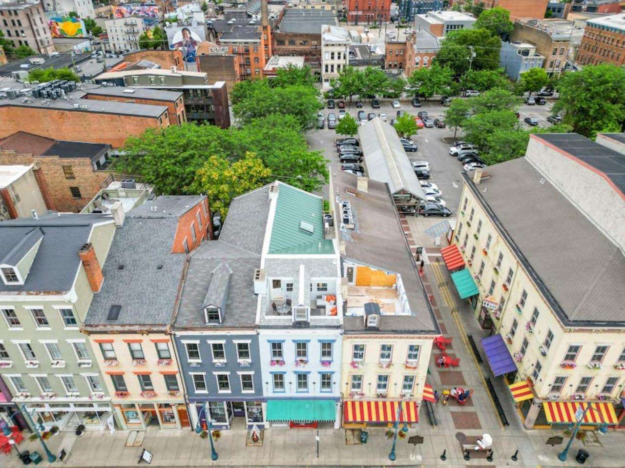 Huge Retrea W Rooftop Deck At Farmers Market