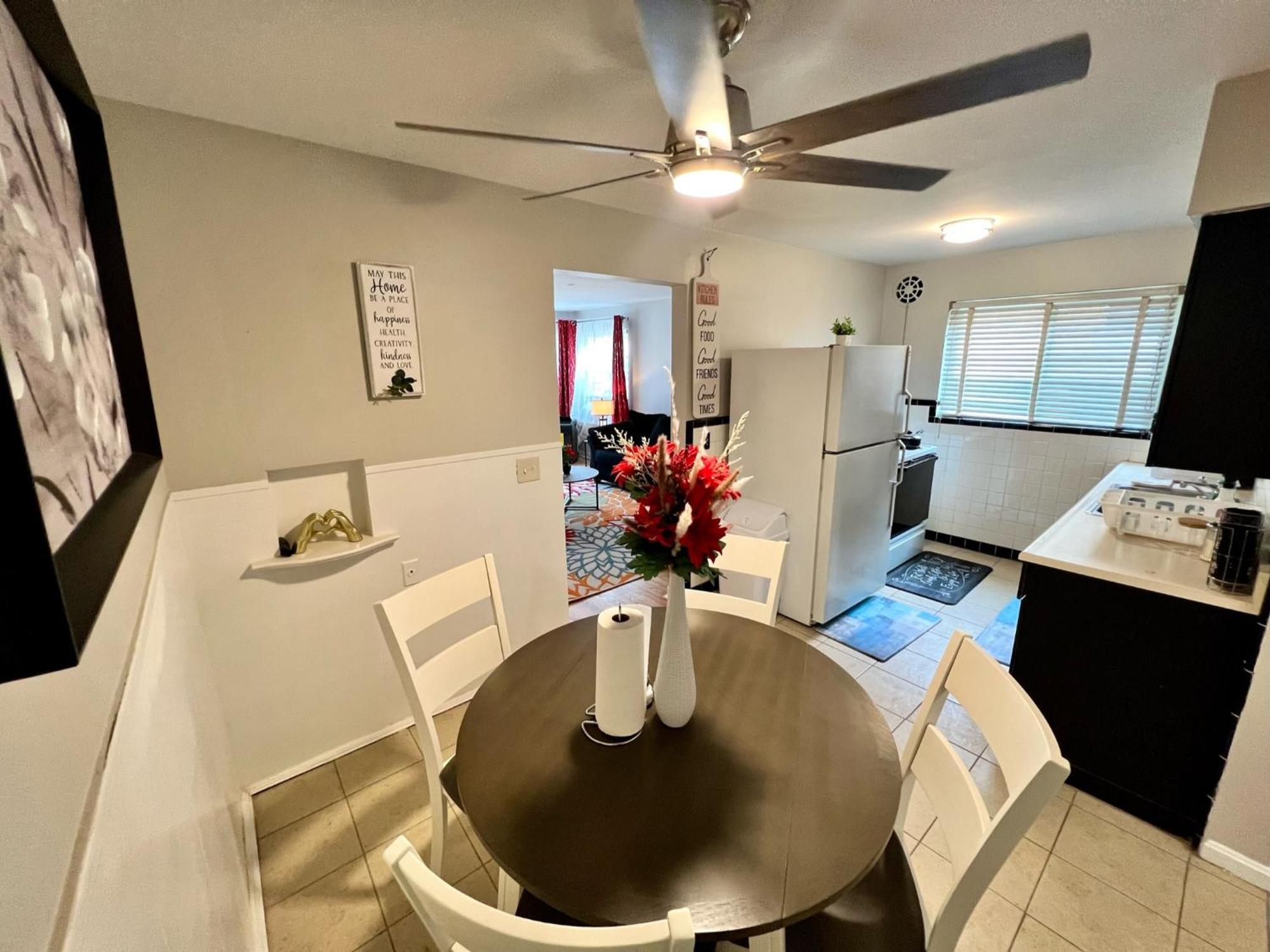 Red Ruby Spacious 2 Bedroom 10 Minutes To Dwntwn *