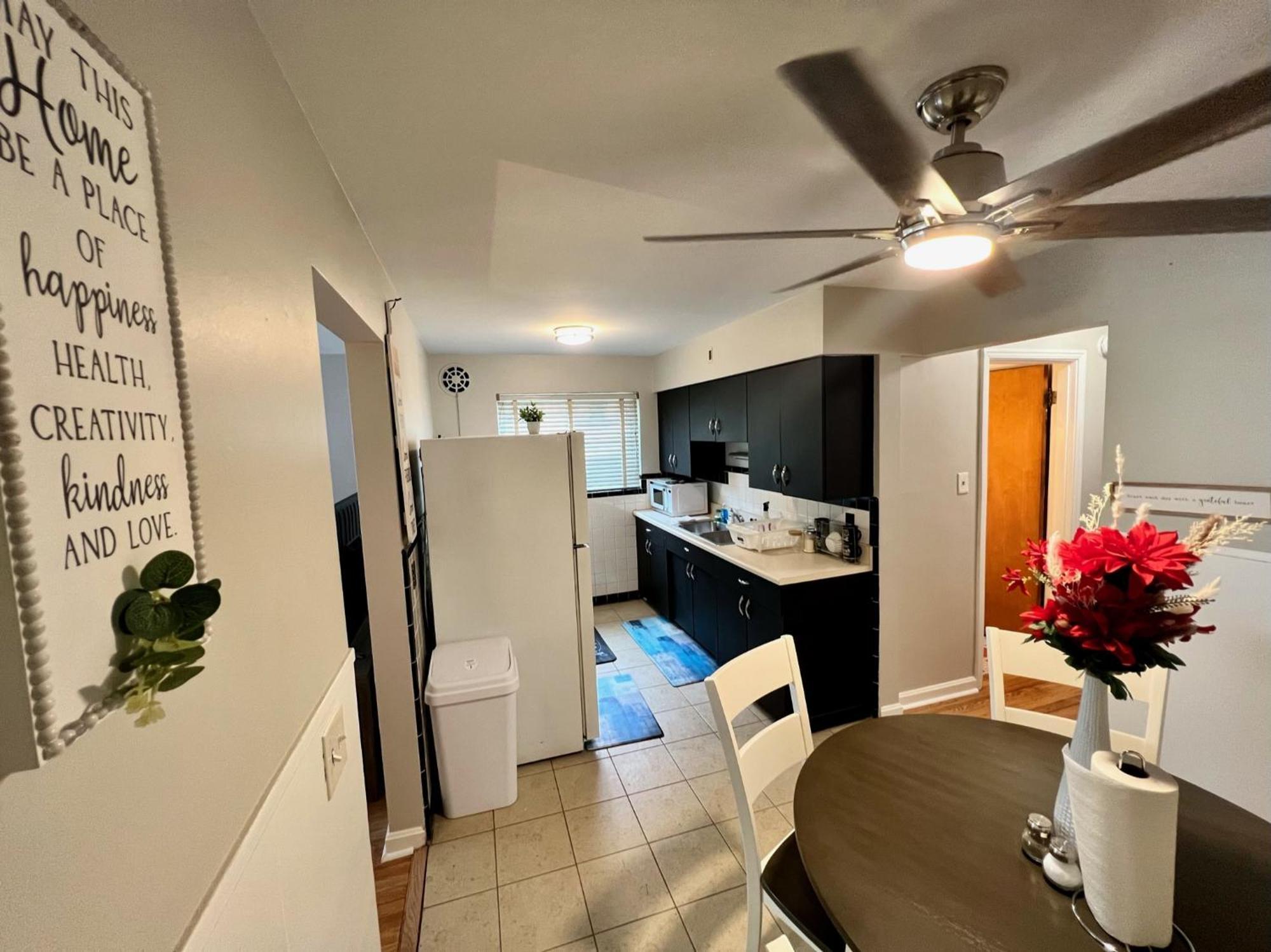 Red Ruby Spacious 2 Bedroom 10 Minutes To Dwntwn Apartment *