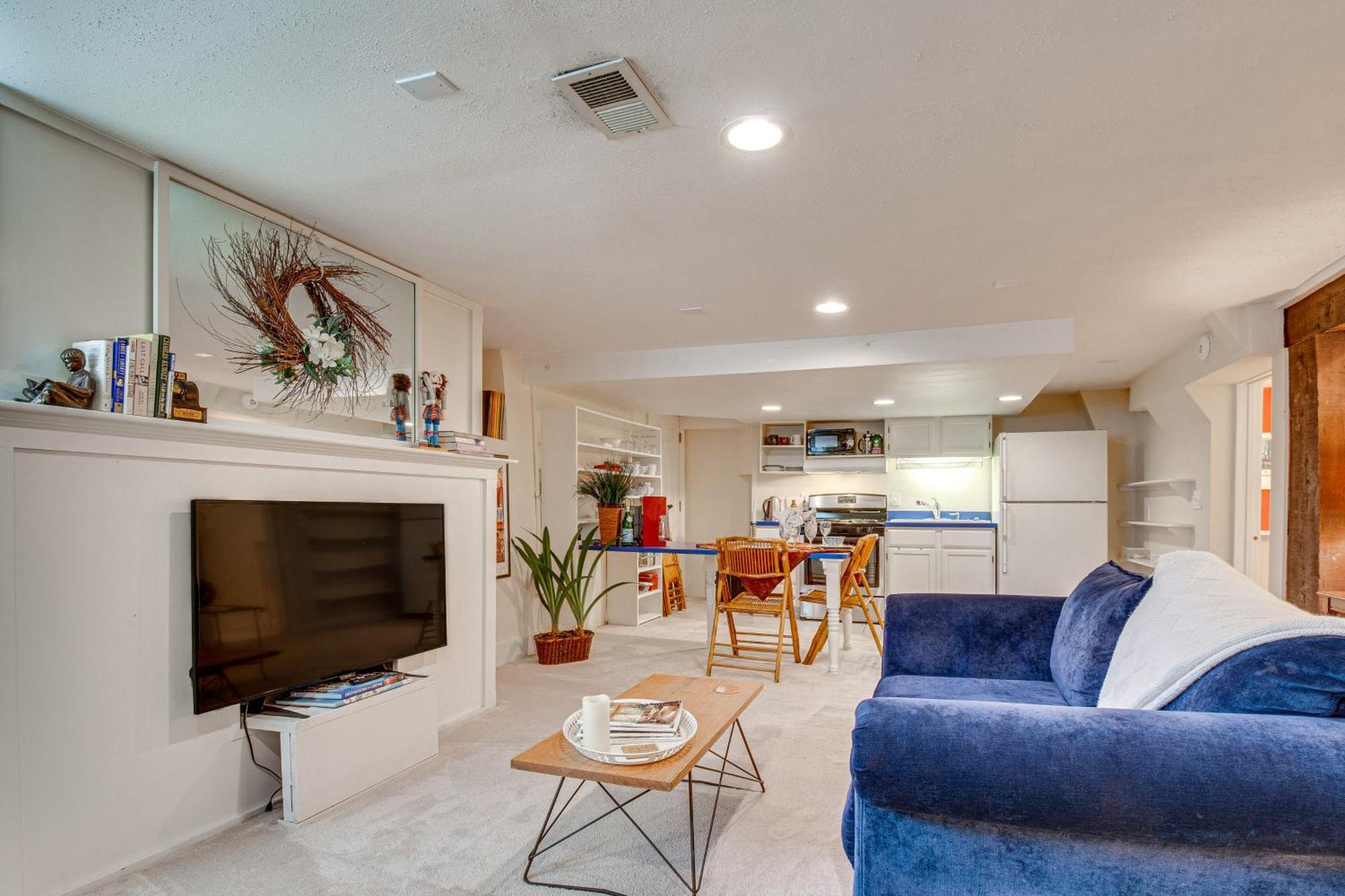 Garden-level Walkable Area! Apartment