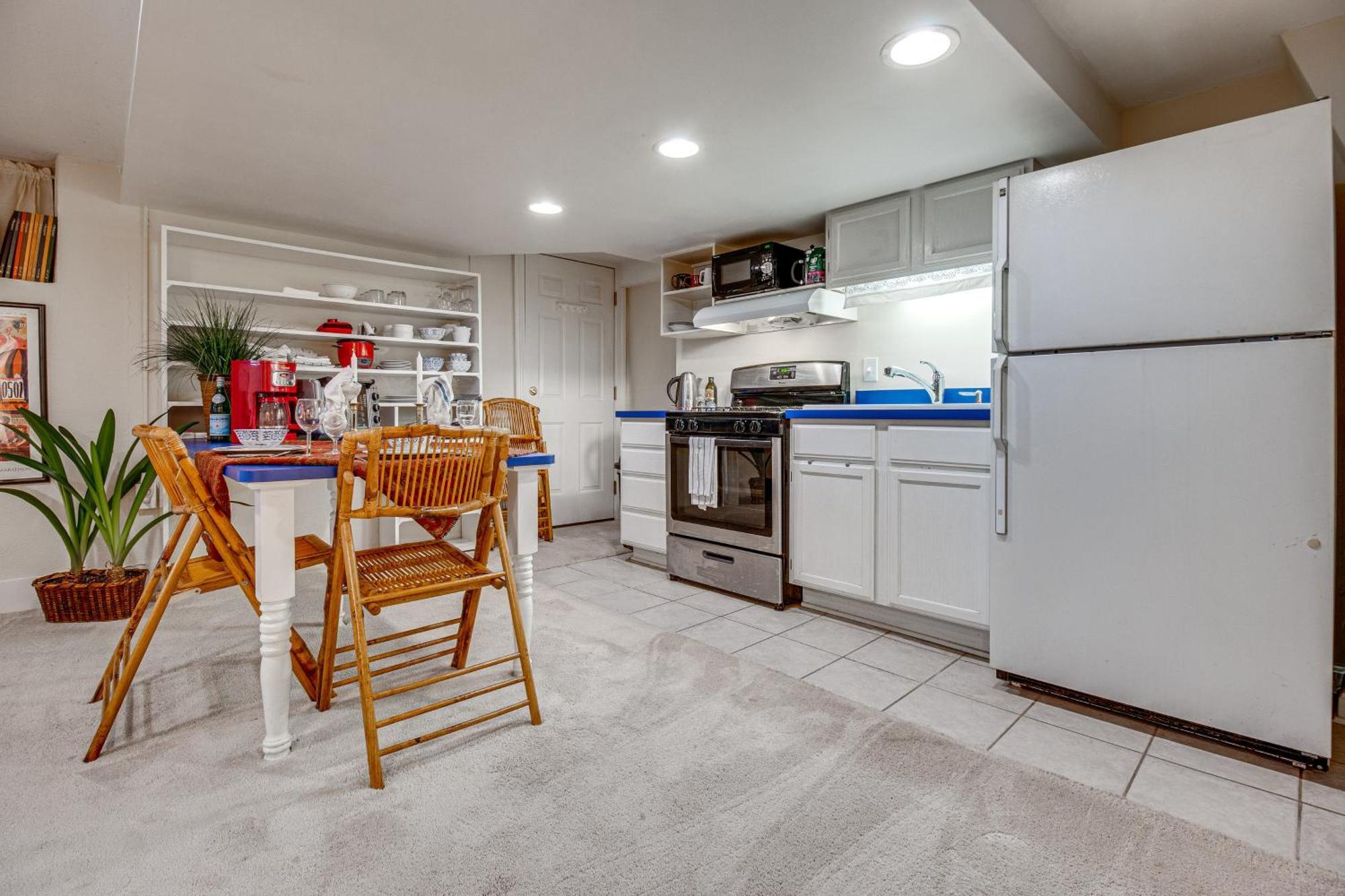 Apartment Garden-level Walkable Area! *