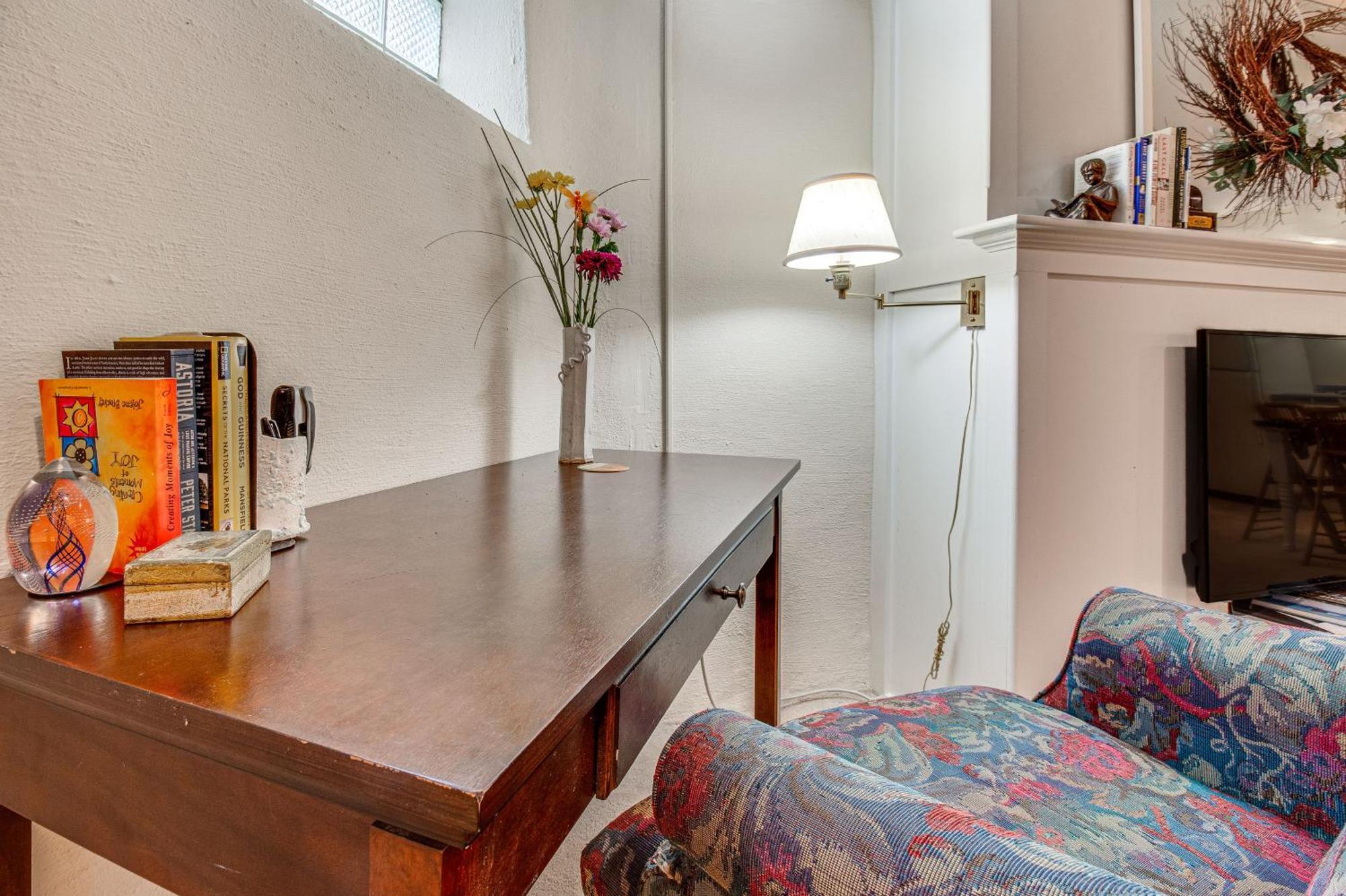Garden-level Walkable Area! Apartment