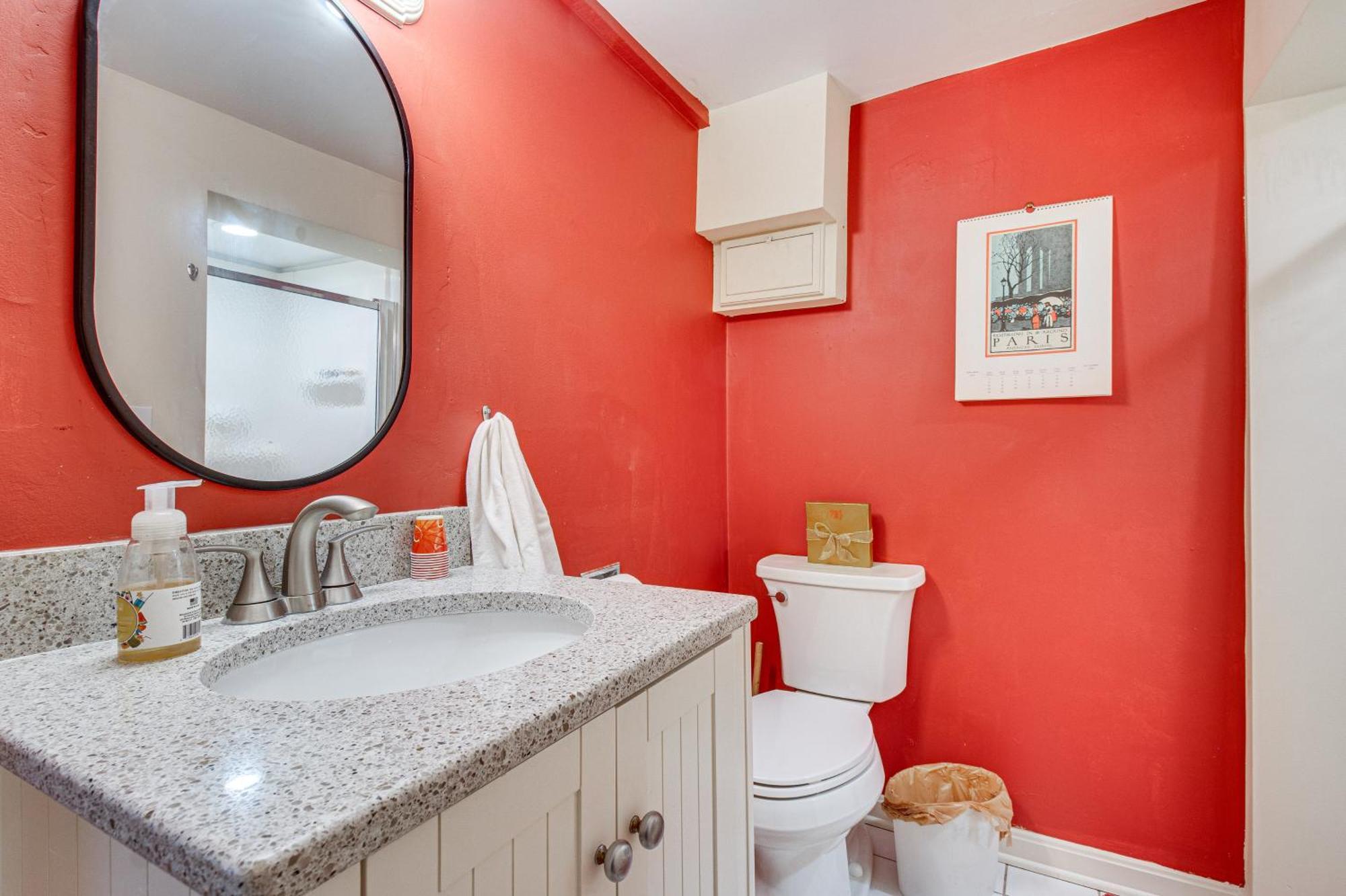 Garden-level Walkable Area! Apartment *