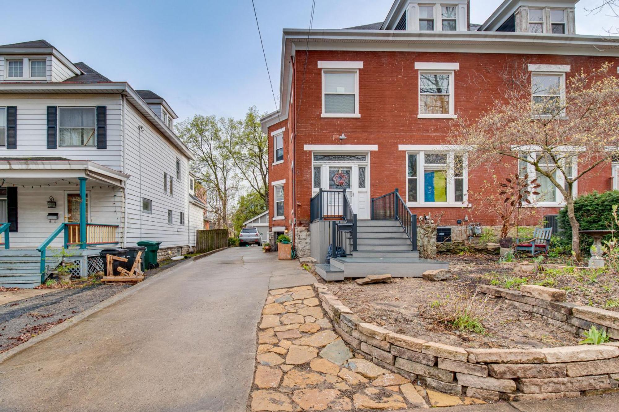 Garden-level Walkable Area! * Cincinnati