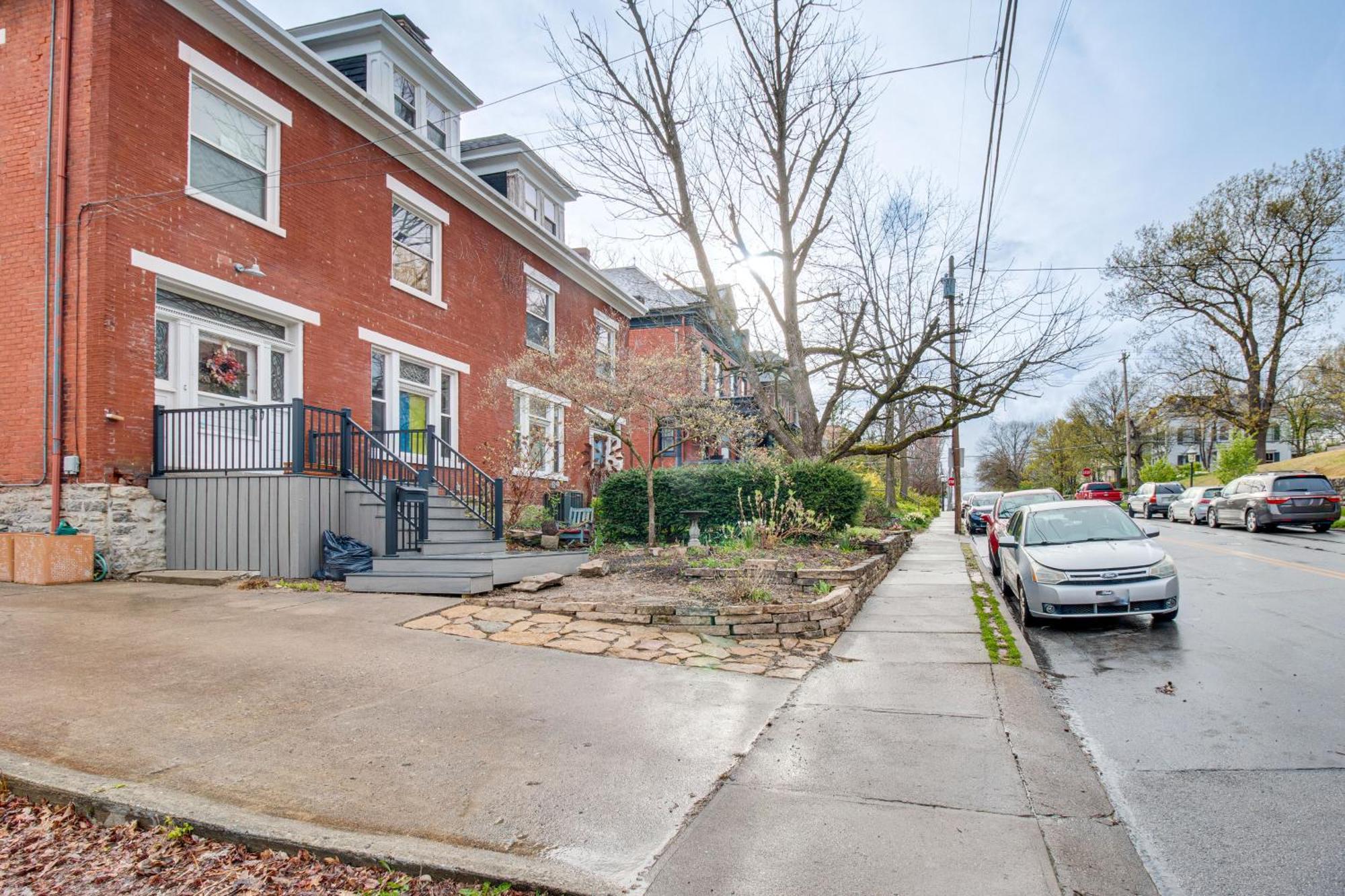Garden-level Walkable Area!