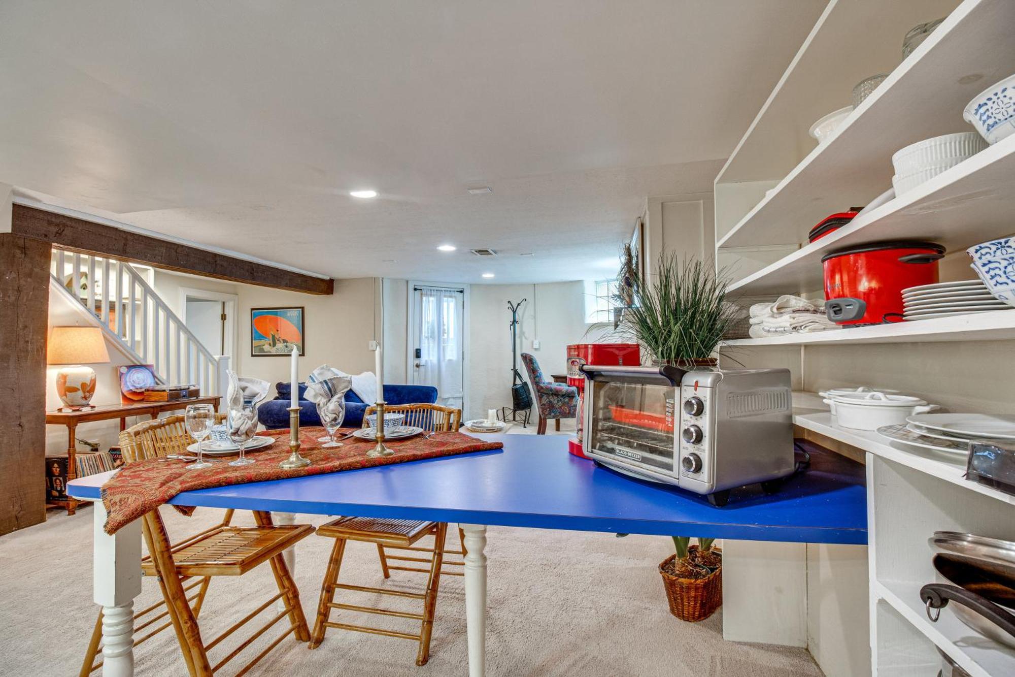 Garden-level Walkable Area!