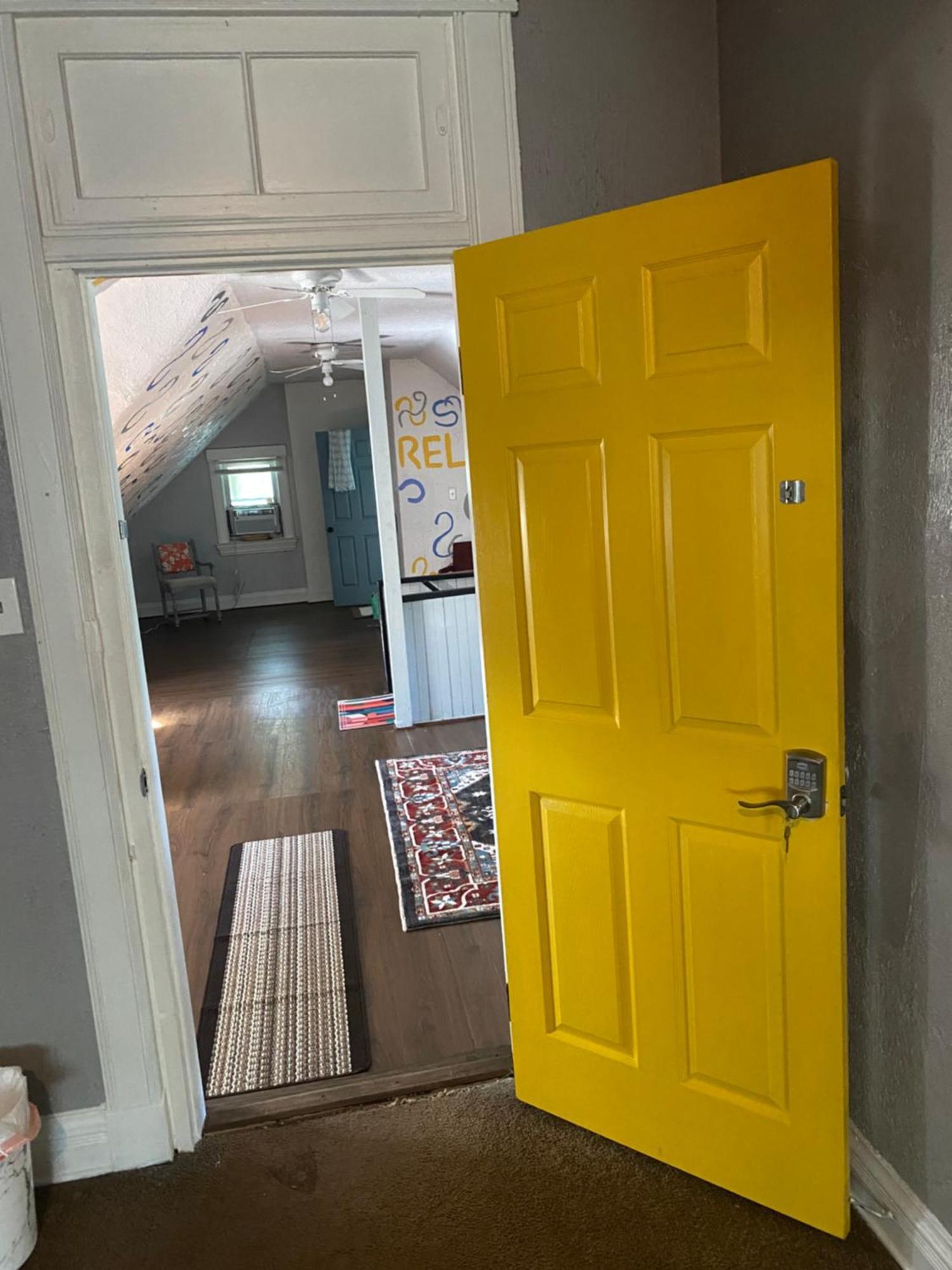 Apartment Awesome Attic Studio3b Private /shared