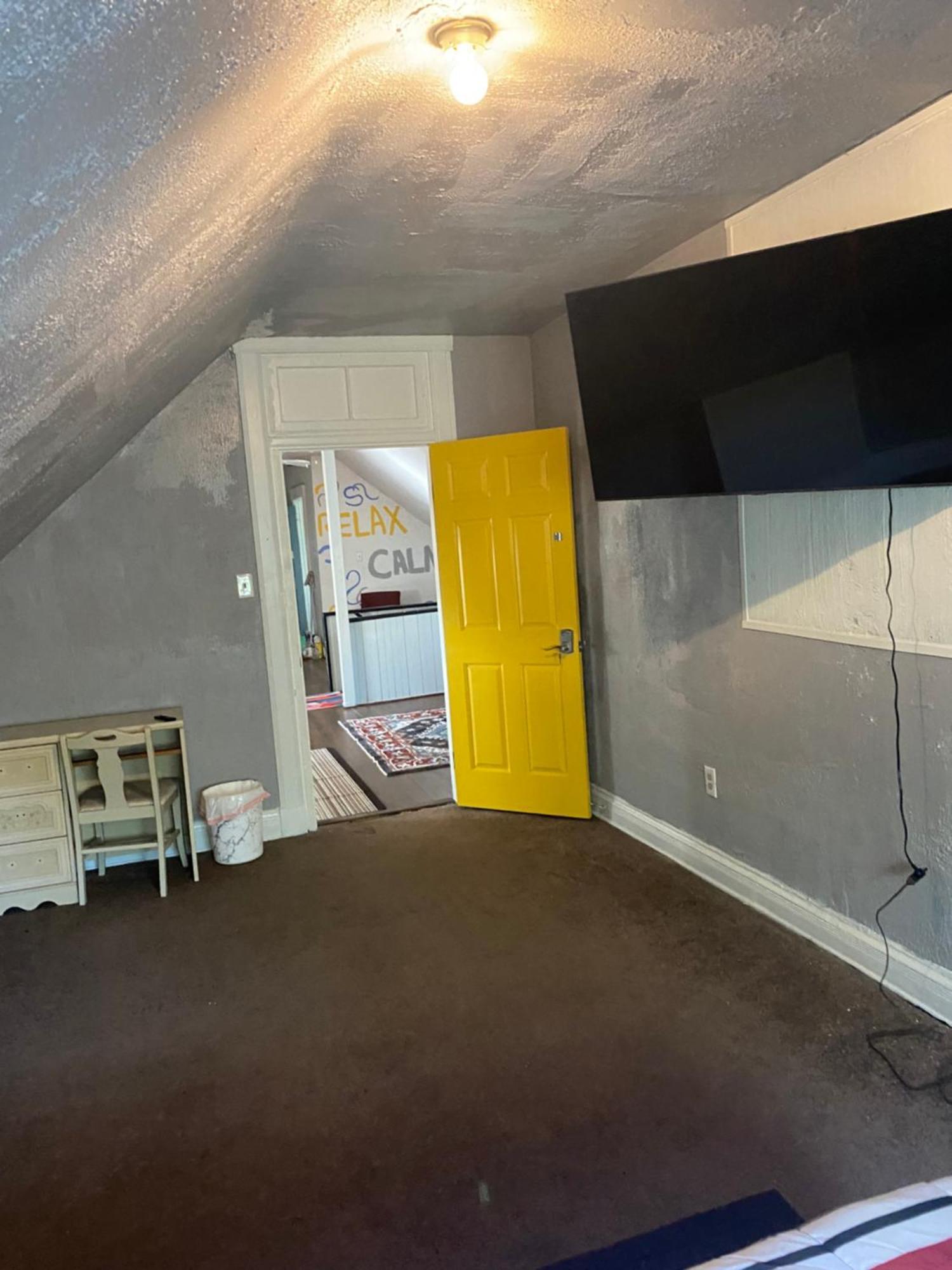 Awesome Attic Studio3b Private /shared Cincinnati