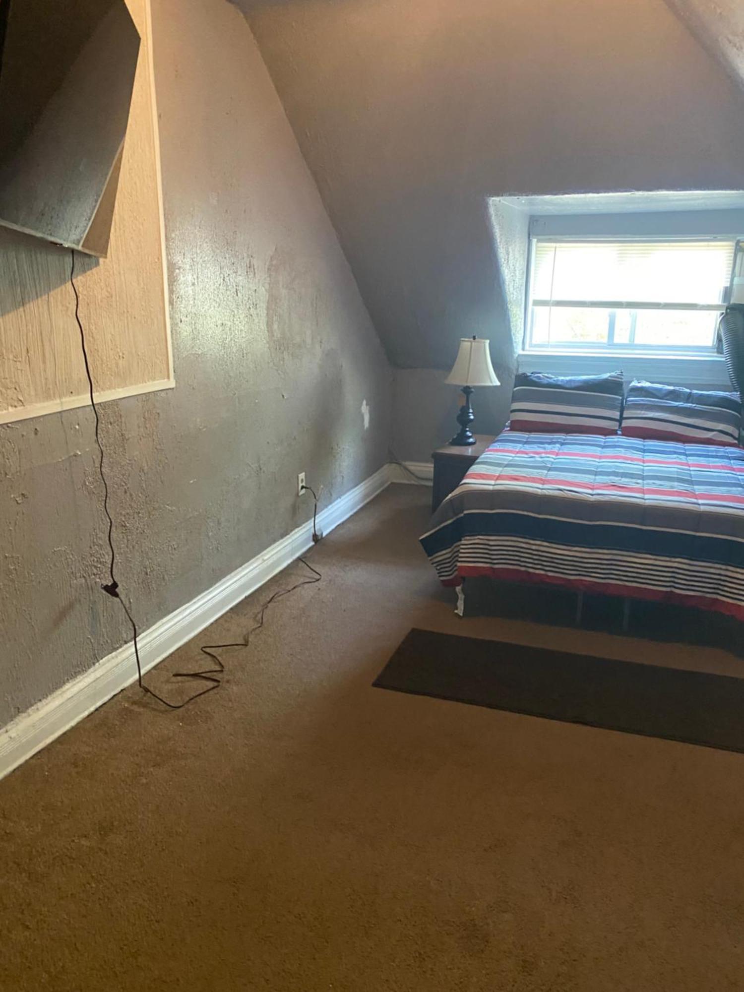 Awesome Attic Studio3b Private /shared *