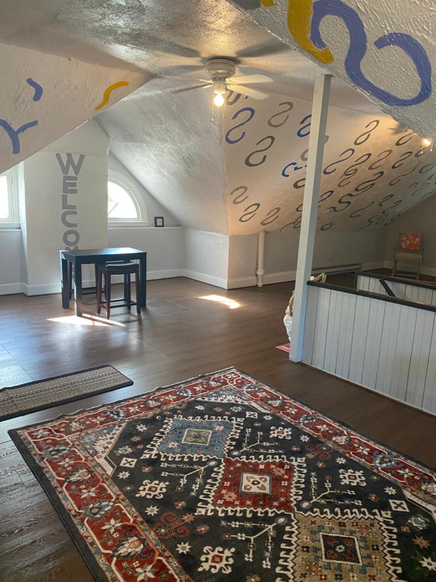 Apartment Awesome Attic Studio3b Private /shared