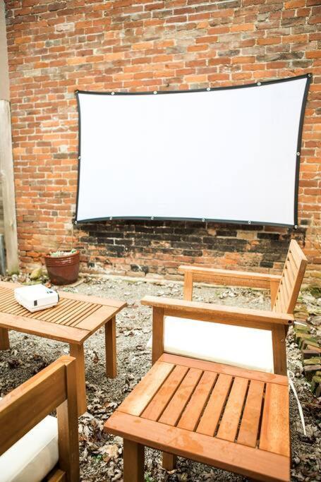 Holiday home Cozy Downtown - Walk To Otr & Stadiums *