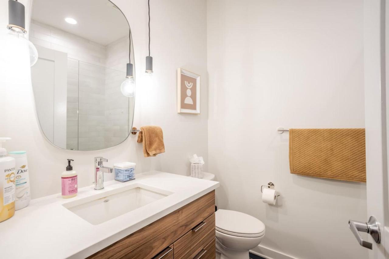 Stylish Dtwn With King Bed By Kroger, Restaurants, Parking