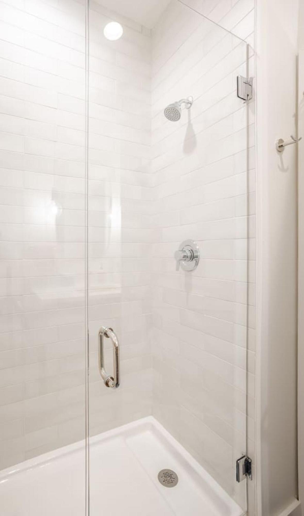 Stylish Dtwn With King Bed By Kroger, Restaurants, Parking *